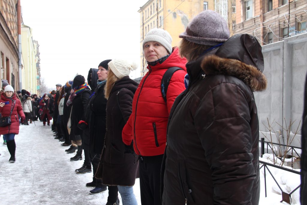 В 2008 году дома по ул. Тележной с 21 по 27 признали аварийными и их жители были расселены. Многие жильцы были недовольны тем, что их из центра Санкт-Петербурга переселяют на периферию города. На протяжении 10 лет администрация Центрального района обещает гражданам отремонтировать дома, но никаких действий по их ремонту не производит