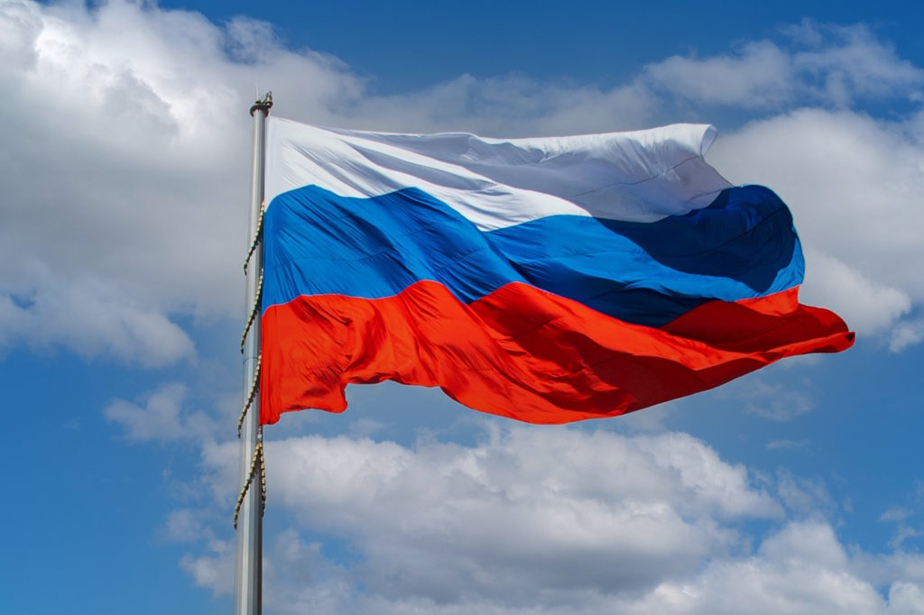 Во всех образовательных учреждениях России будут обязательно вывешивать государственный флаг
